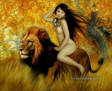  nu - Mädchen und Löwe im goldenen Herbst Chinesisches Mädchen Nude